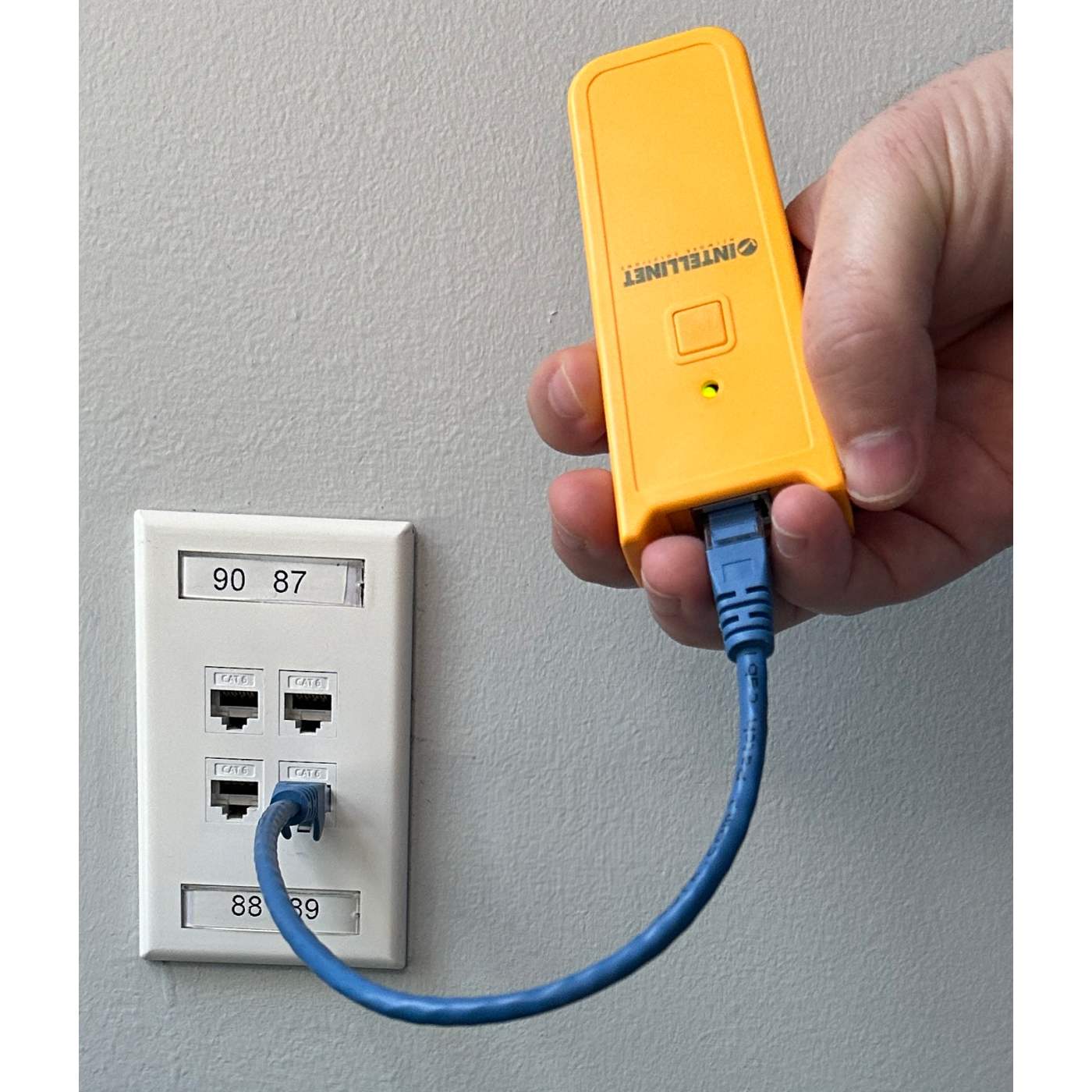 https://intellinetsolutions.com/cdn/shop/files/led-ethernet-port-identifier-tool-780179-5_810ab45d-88d7-45a6-803a-6b61efaa2a4e.jpg?v=1720138568&width=1445